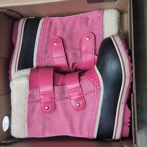 Pink snow boots